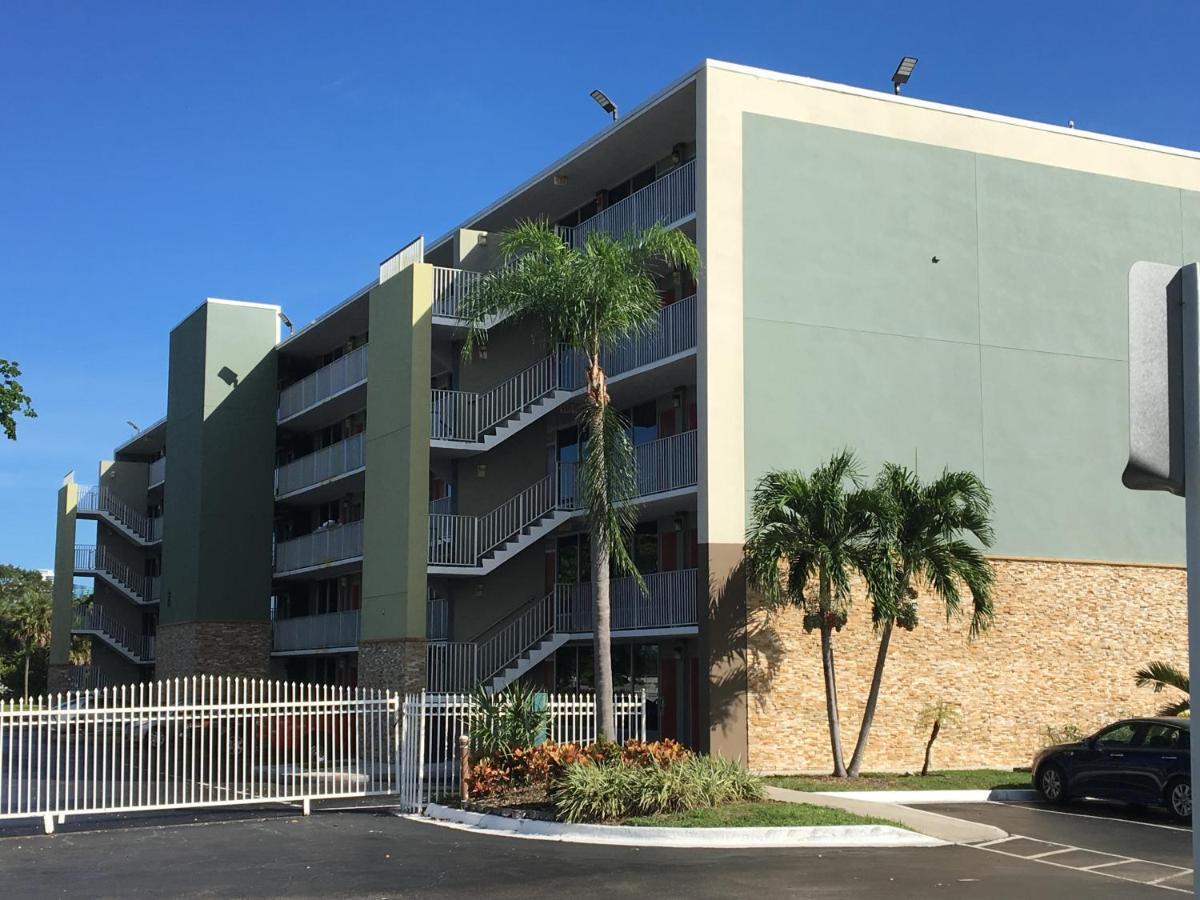 Hotel Days By Wyndham Lauderdale Airport Cruise Port Fort Lauderdale